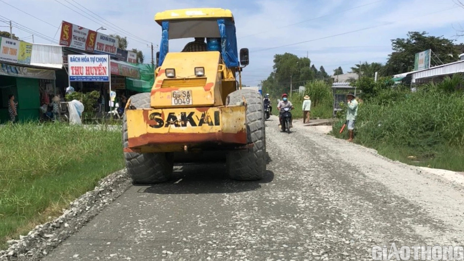 Tăng tốc sửa chữa thảm b&ecirc; t&ocirc;ng nhựa tuyến quốc lộ 63 qua C&agrave; Mau - Ảnh 3.