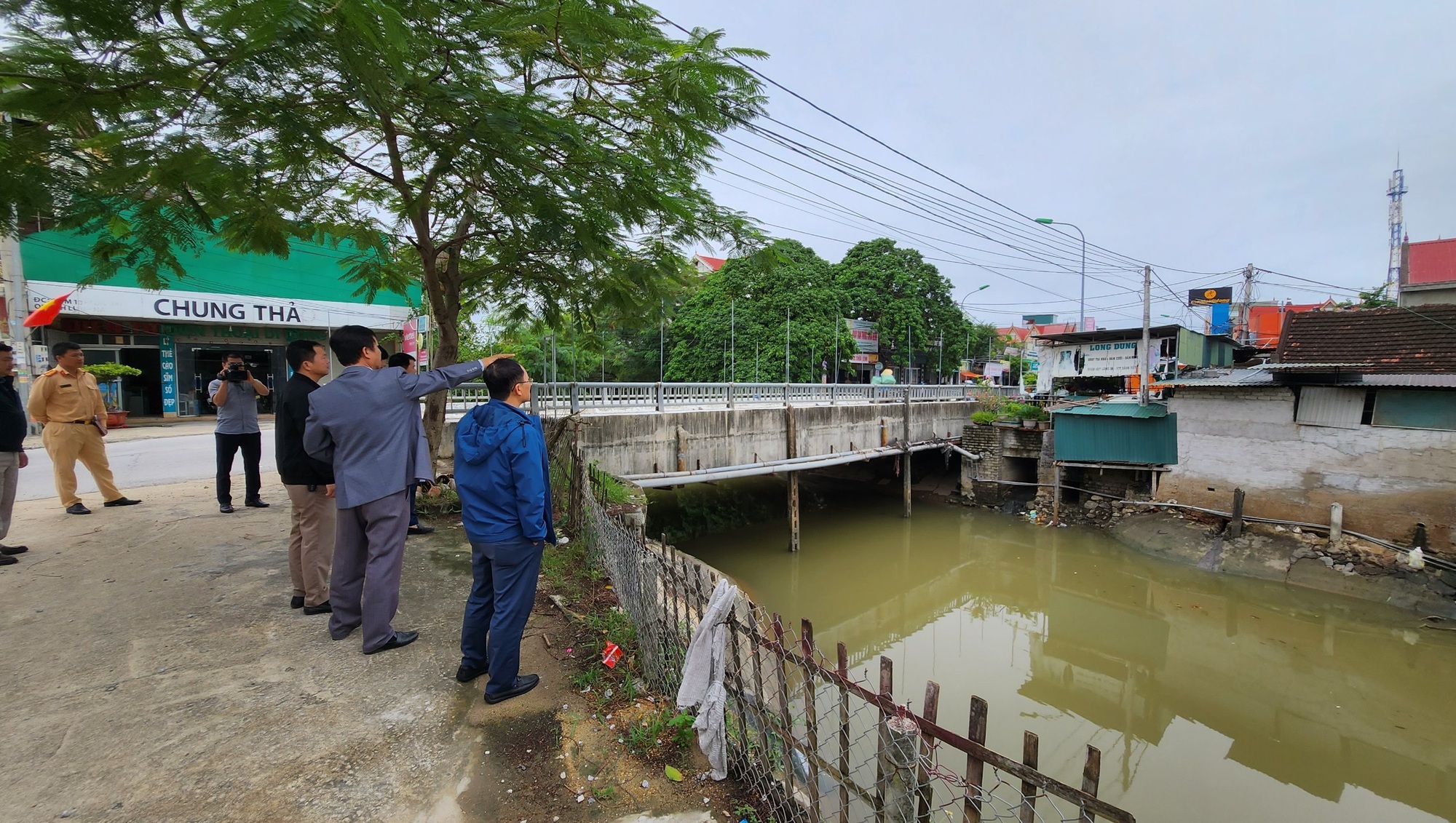 X&atilde; huyện l&agrave;m thực chất, kh&ocirc;ng để Nghị quyết chống lấn chiếm h&agrave;nh lang "chết yểu" - Ảnh 1.