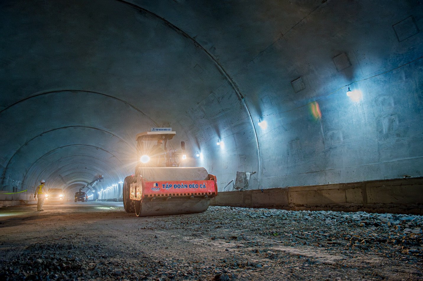 Ng&agrave;y đ&ecirc;m thi c&ocirc;ng đưa cao tốc Cam L&acirc;m - Vĩnh Hảo về đ&iacute;ch - Ảnh 5.