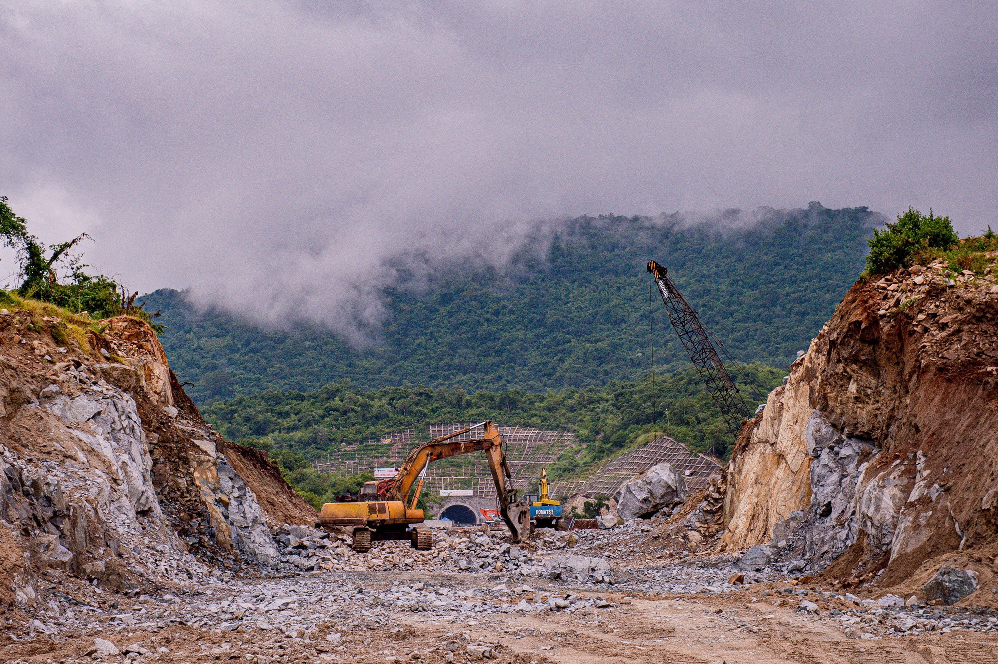Ng&agrave;y đ&ecirc;m thi c&ocirc;ng đưa cao tốc Cam L&acirc;m - Vĩnh Hảo về đ&iacute;ch - Ảnh 10.
