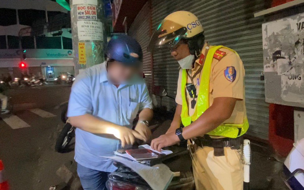 Ph&ograve;ng CSGT c&ocirc;ng an TP.HCM ra qu&acirc;n tuần tra kiểm so&aacute;t 24/24h tr&ecirc;n quốc lộ 1