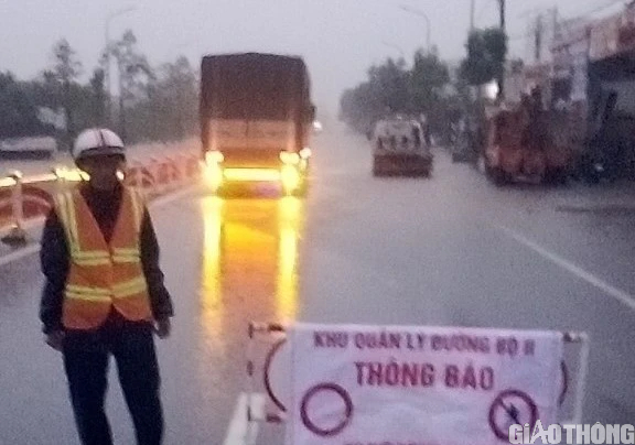 Mưa lớn g&acirc;y ngập cục bộ một số đoạn tr&ecirc;n quốc lộ 1 qua Thừa Thi&ecirc;n Huế - Ảnh 1.