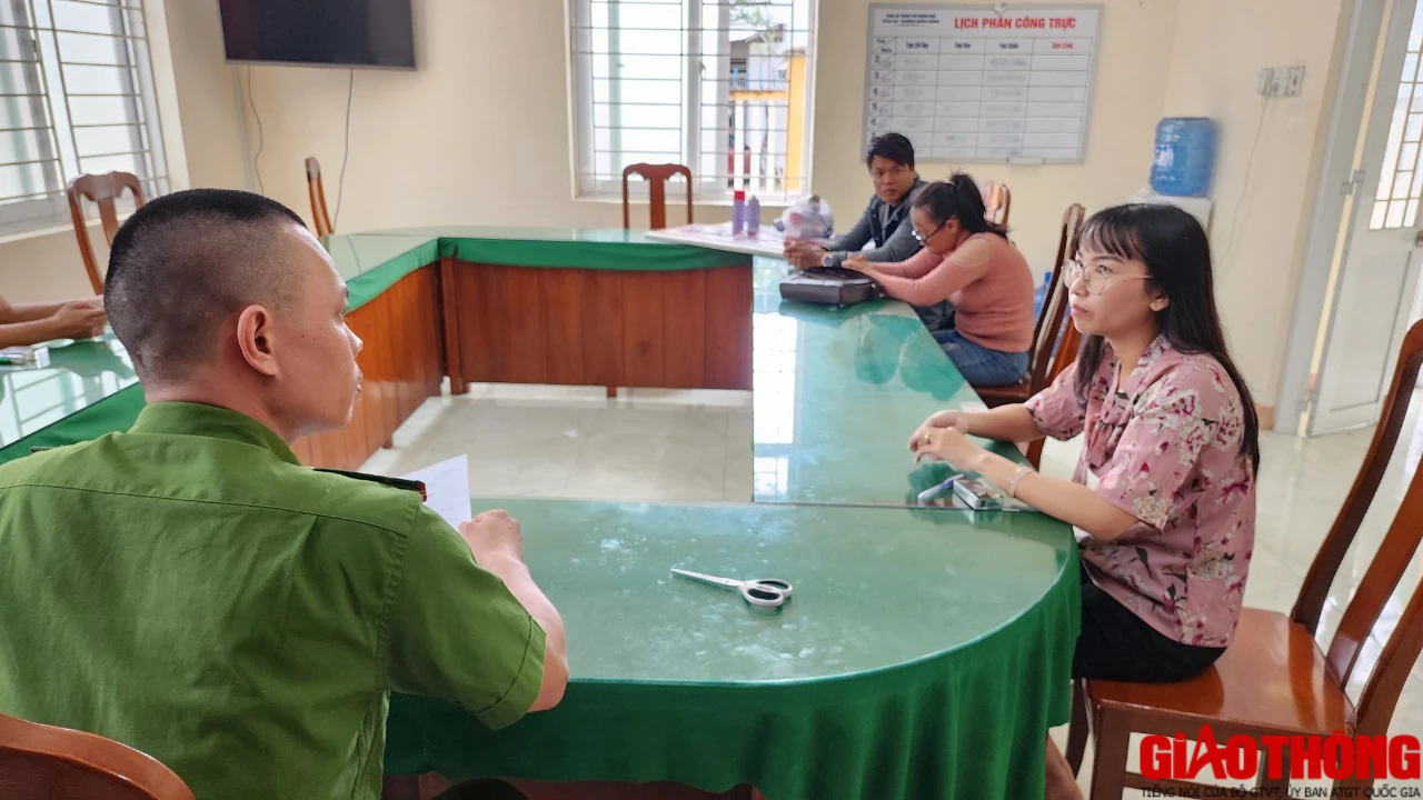 Bất ngờ lời khai nh&oacute;m đối tượng xịt sơn in trang web đ&aacute;nh bạc l&ecirc;n ghế đ&aacute; - Ảnh 2.