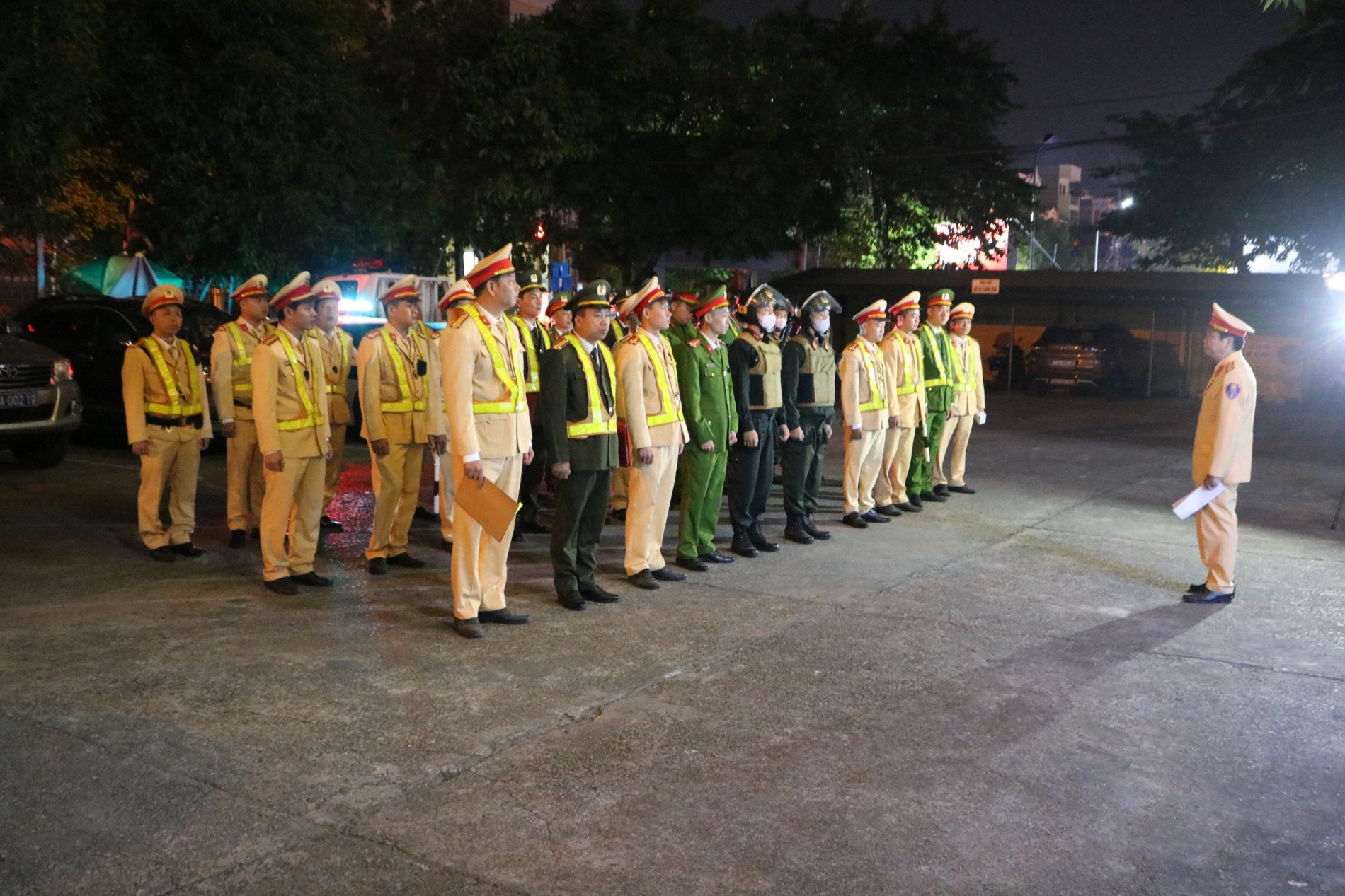 Th&aacute;i B&igrave;nh: Ra qu&acirc;n xử l&yacute; vi phạm trật tự an to&agrave;n giao th&ocirc;ng - Ảnh 1.