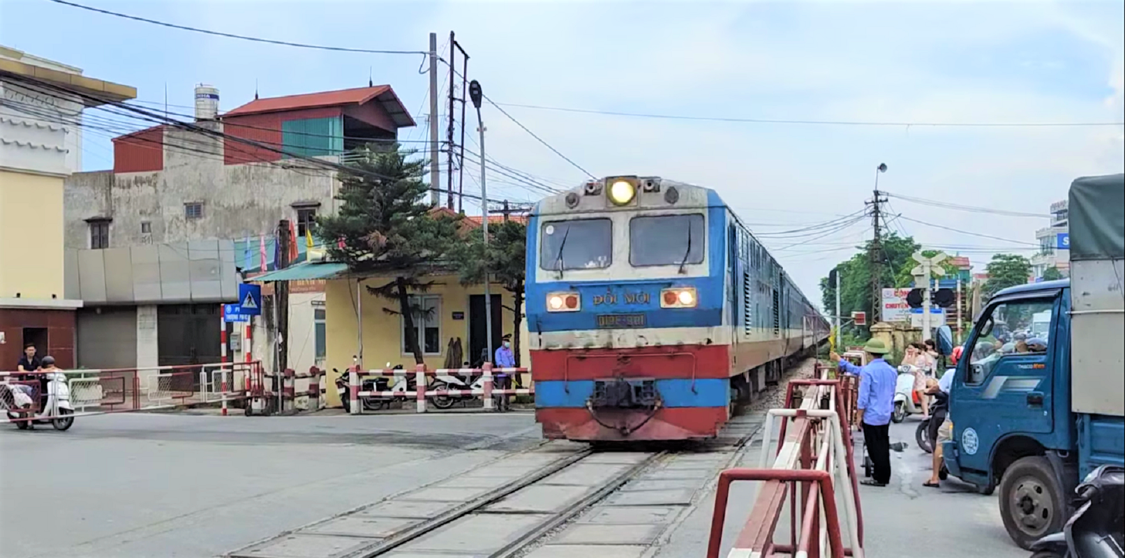 Quy định mới về đường ngang v&agrave; cầu chung đường sắt sắp c&oacute; hiệu lực- Ảnh 1.