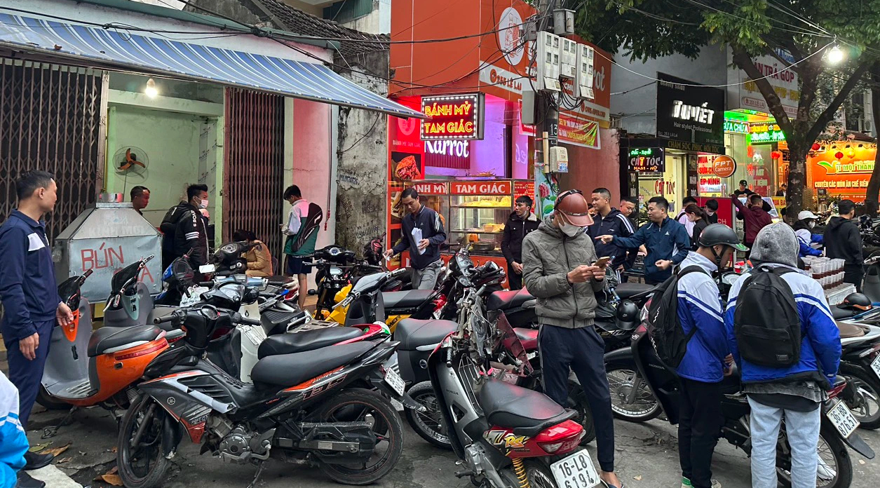 H&agrave;ng trăm thanh, thiếu ni&ecirc;n, học sinh vi phạm giao th&ocirc;ng - Ảnh 1.