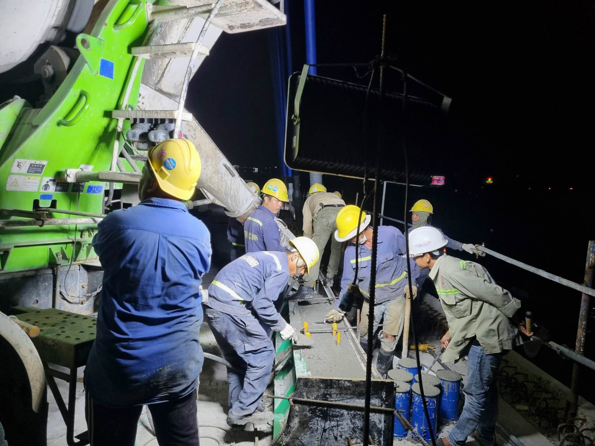 Dự &aacute;n cầu Mỹ Thuận 2 ho&agrave;n th&agrave;nh 4/5 g&oacute;i thầu x&acirc;y lặp, đạt 93% - Ảnh 2.