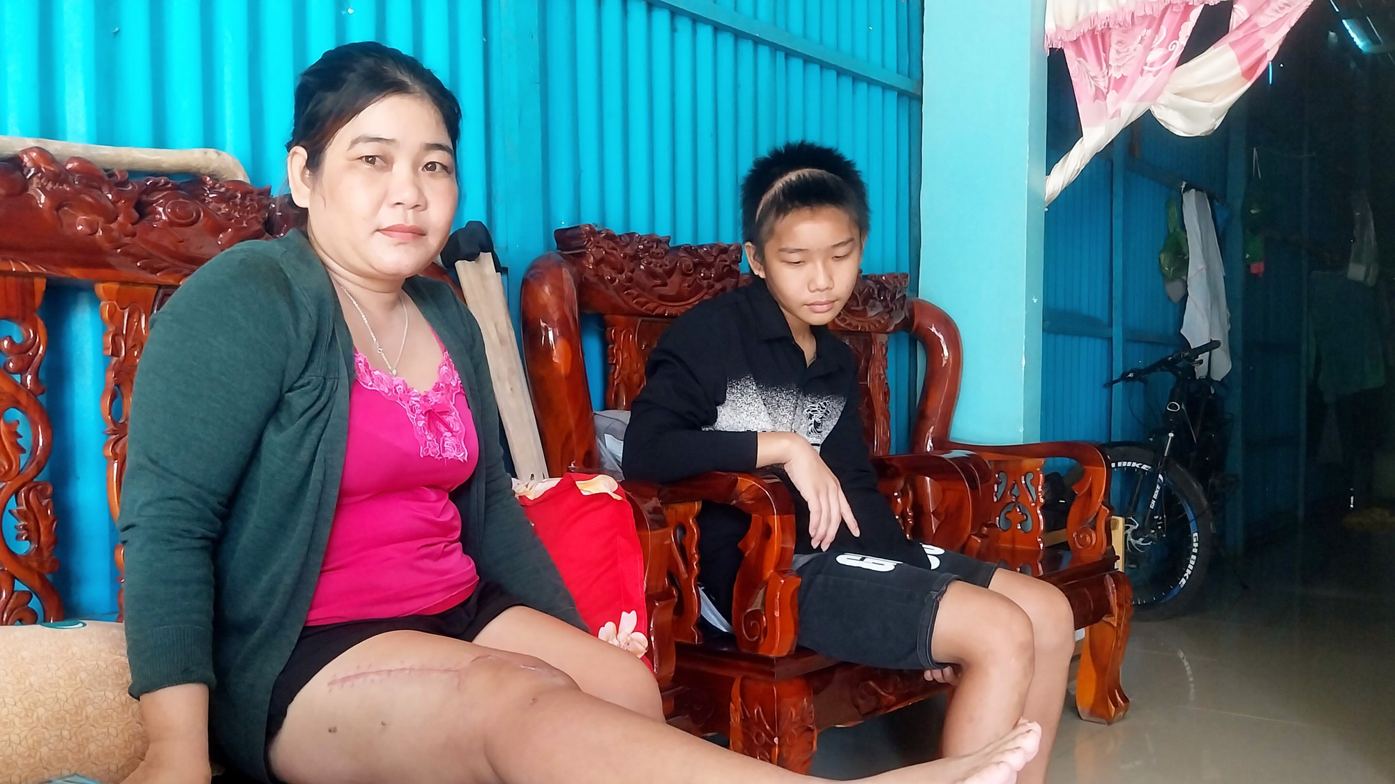 Đồng Th&aacute;p: Nỗi đau của hai mẹ con c&oacute; ho&agrave;n cảnh kh&oacute; khăn bị tai nạn giao th&ocirc;ng - Ảnh 1.