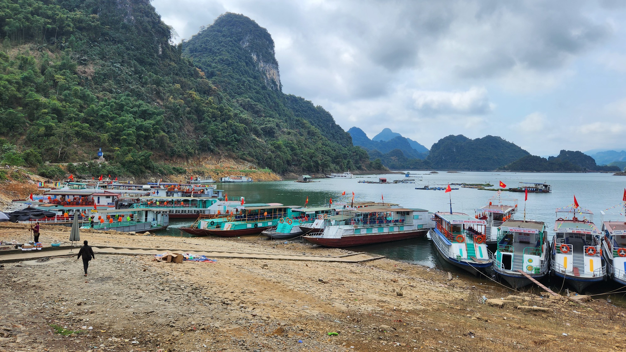Quyết liệt kèm giải pháp phù hợp, bộ mặt vận tải Hòa Bình thay đổi từng ngày - Ảnh 2. Quyết liệt kèm giải pháp phù hợp, bộ mặt vận tải Hòa Bình thay đổi từng ngày - Ảnh 2.