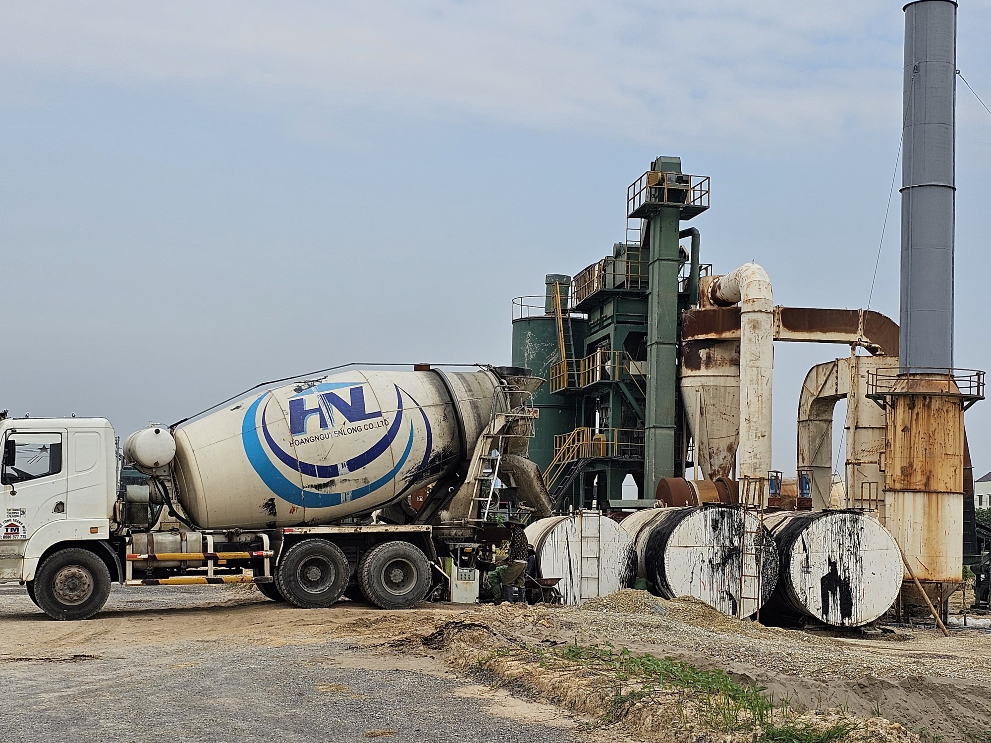 Hải Dương: Kiểm tra hoạt động trạm trộn b&ecirc; t&ocirc;ng ở dự &aacute;n đường trục Đ&ocirc;ng &ndash; T&acirc;y - Ảnh 2.