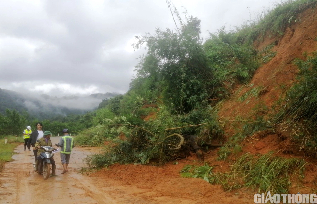 Nổ lực khắc phục sạt lở tr&ecirc;n đường Trường Sơn Đ&ocirc;ng qua Đắk Lắk - Ảnh 6.