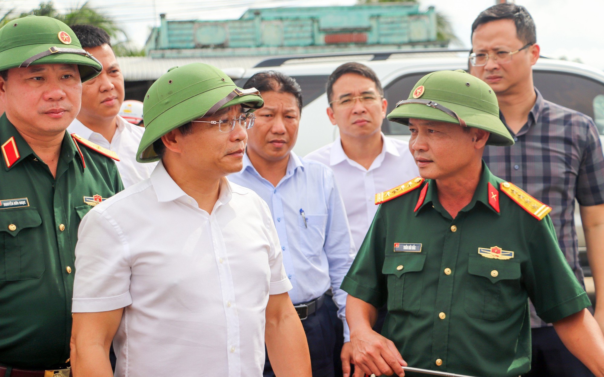 Bộ trưởng GTVT: Kh&ocirc;ng th&uacute;c thủ chờ c&aacute;t tr&ecirc;n c&ocirc;ng trường cao tốc Cần Thơ - C&agrave; Mau