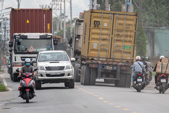 8 năm chưa mở rộng được đường "tử thần" Nguyễn Duy Trinh  - Ảnh 1.