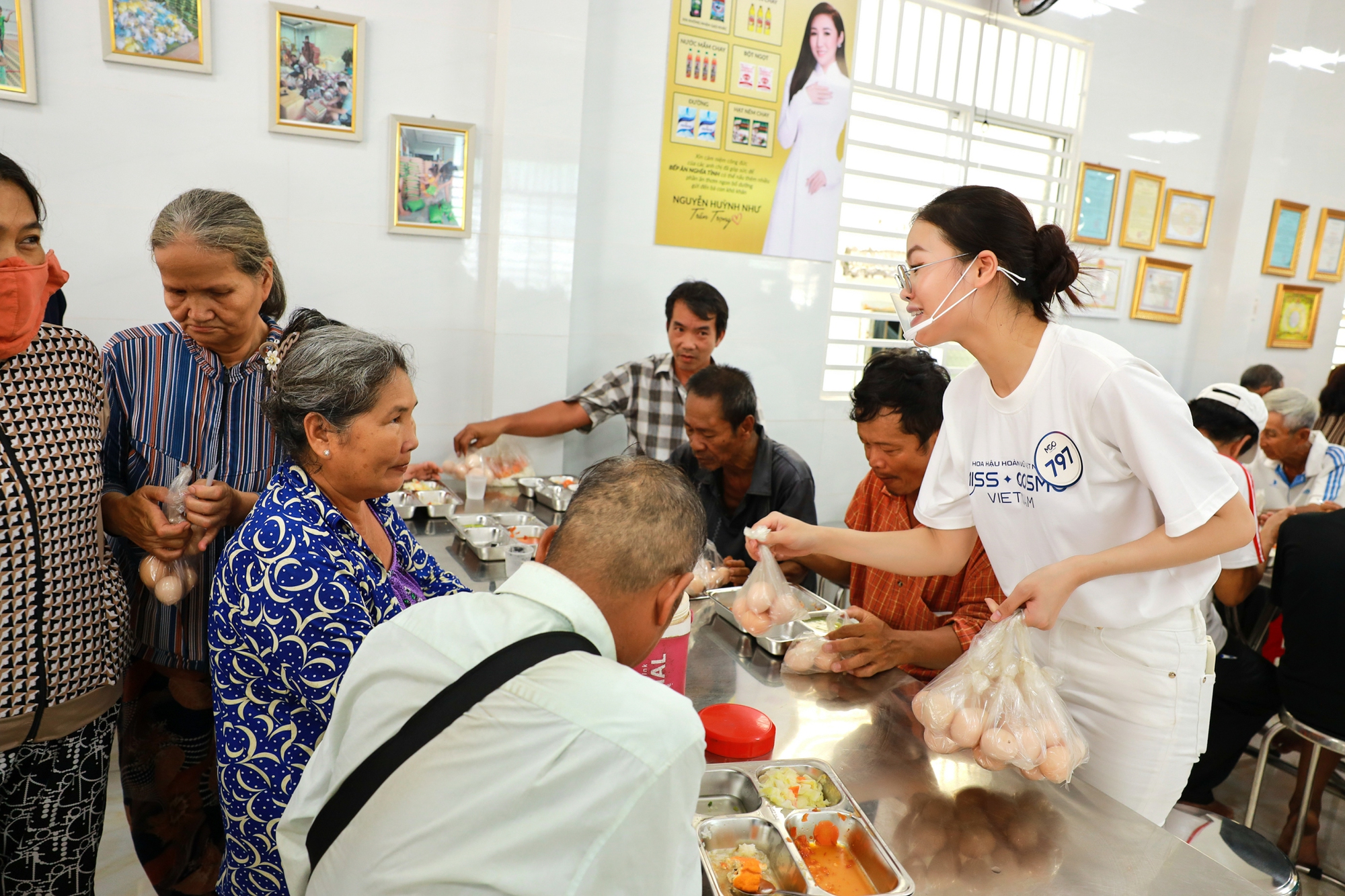 55 th&iacute; sinh T&ocirc;i l&agrave; Hoa hậu Ho&agrave;n vũ về Bạc Li&ecirc;u nấu ăn từ thiện, g&acirc;y quỹ được 500 triệu - Ảnh 6.