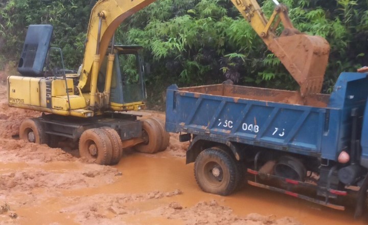 Nỗ lực th&ocirc;ng điểm sạt lở tắc đường c&ograve;n lại tr&ecirc;n đường Hồ Ch&iacute; Minh qua Thừa Thi&ecirc;n Huế - Ảnh 3.