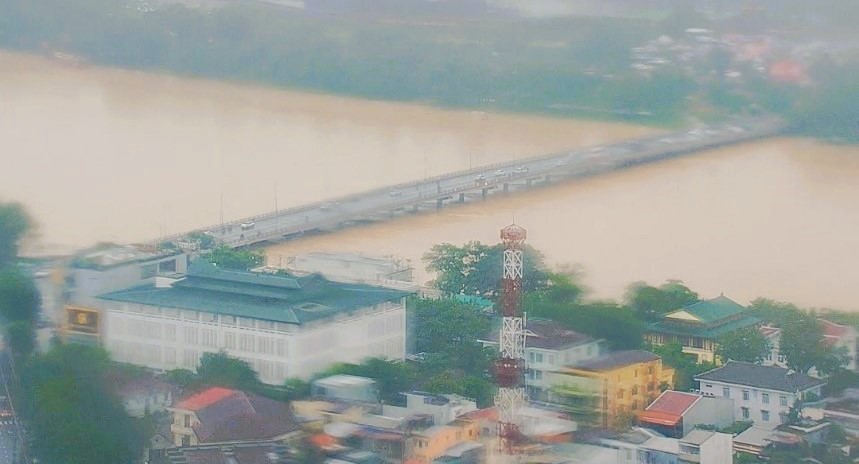Nỗ lực th&ocirc;ng điểm sạt lở tắc đường c&ograve;n lại tr&ecirc;n đường Hồ Ch&iacute; Minh qua Thừa Thi&ecirc;n Huế - Ảnh 2.