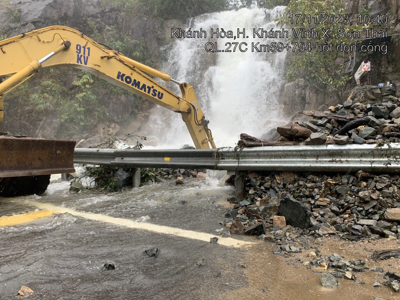 Quốc lộ 27C đ&atilde; th&ocirc;ng xe hai l&agrave;n sau sạt lở tr&ecirc;n đ&egrave;o Kh&aacute;nh L&ecirc; - Ảnh 4.