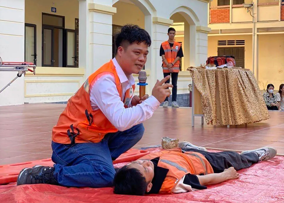 Cấp cứu trước viện giảm nguy cơ tử vong cho nạn nh&acirc;n TNGT - Ảnh 2.