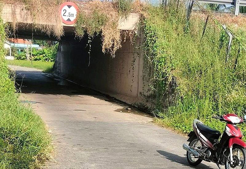 Hiện trường nơi xảy ra vụ tại nạn l&agrave;m tử vong 1 người v&agrave; 2 người bị thương.