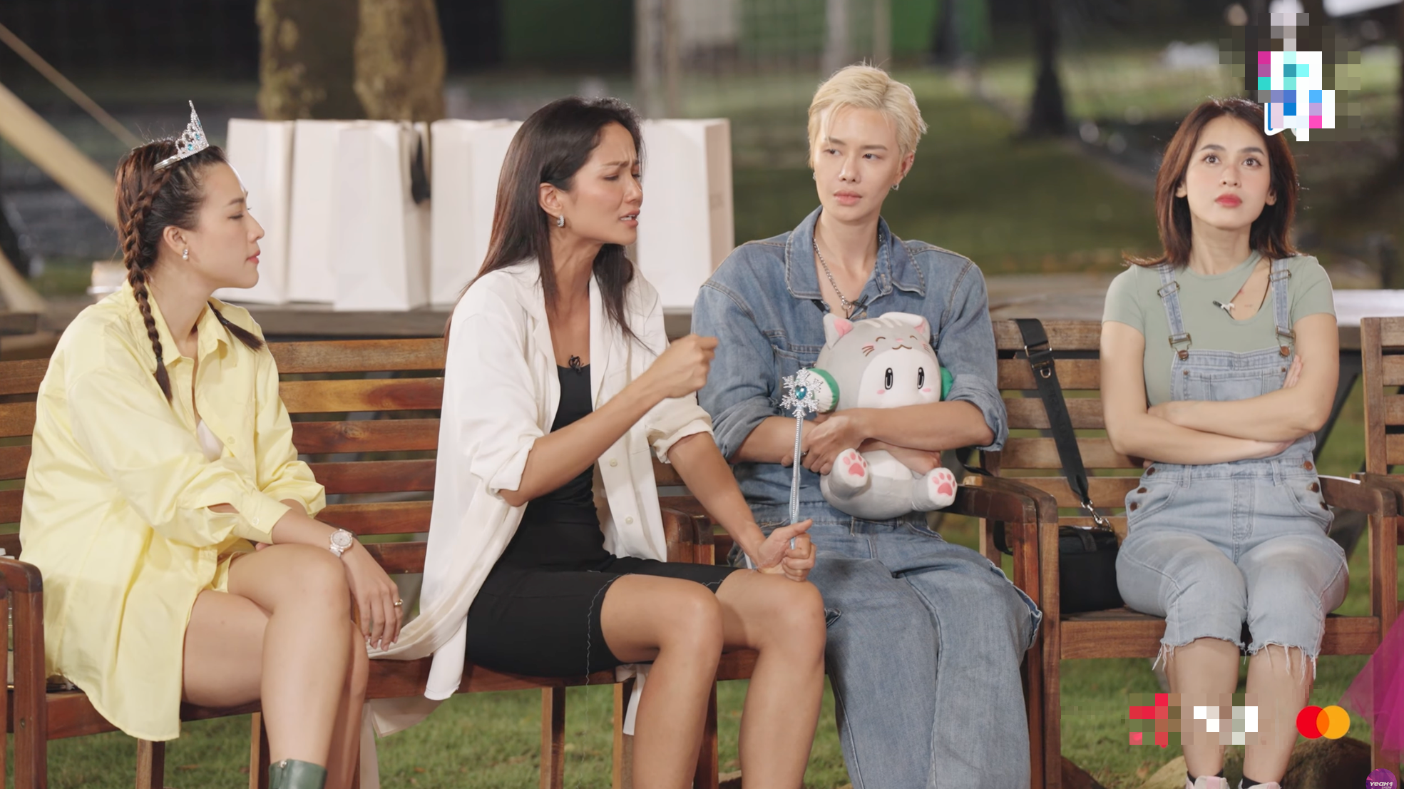 Lưu Hương Giang, V&acirc;n Hugo kể bị bắt nạt học đường, Diệp L&acirc;m Anh bị bệnh "trầm cảm cười" - Ảnh 6.