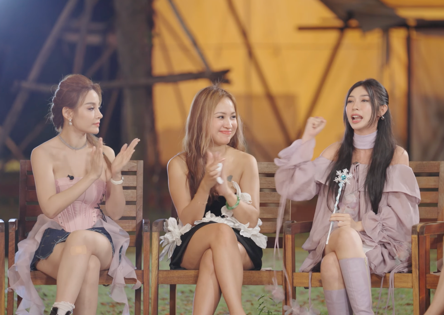 Lưu Hương Giang, V&acirc;n Hugo kể bị bắt nạt học đường, Diệp L&acirc;m Anh bị bệnh "trầm cảm cười" - Ảnh 8.