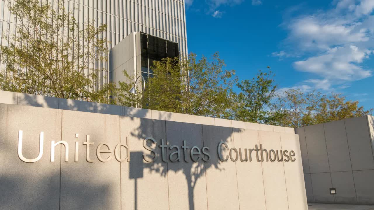 Mỹ: Cơ ph&oacute; bị c&aacute;o buộc đe dọa bắn cơ trưởng v&igrave; bất đồng trong điều khiển chuyến bay - Ảnh 1.