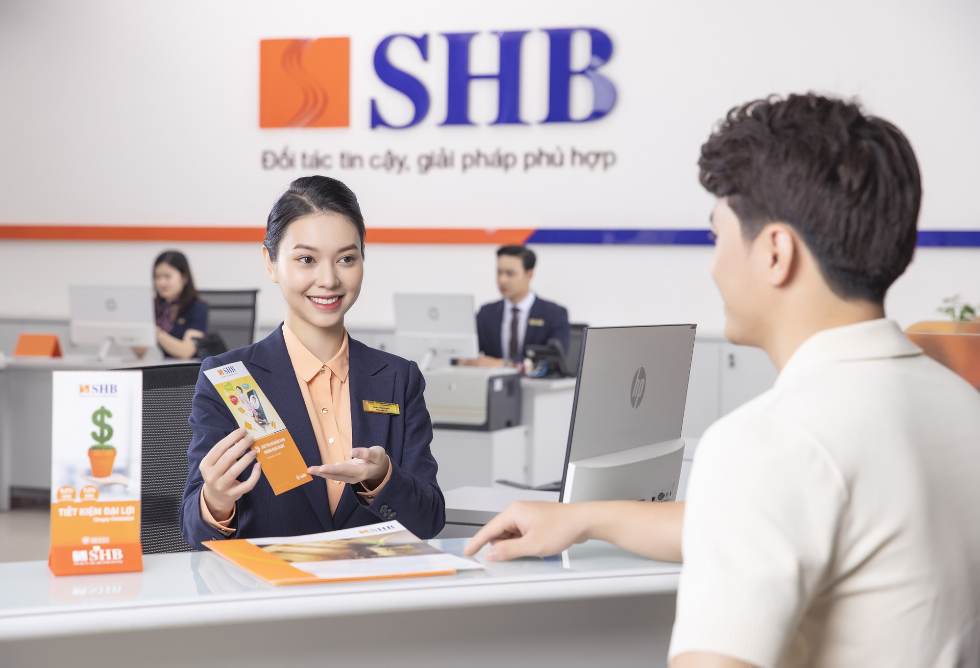 SHB tiếp tục được vinh danh &ldquo;Ng&acirc;n h&agrave;ng c&oacute; t&aacute;c động ESG tốt nhất&rdquo; - Ảnh 1.