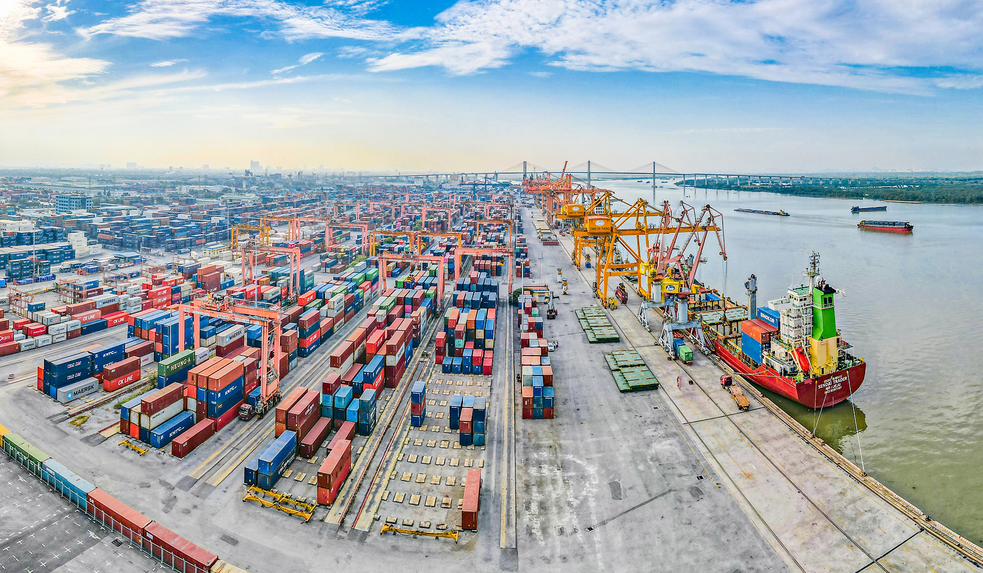 C&uacute; &ldquo;lột x&aacute;c&rdquo; ngoạn mục của cảng biển Việt Nam   - Ảnh 1.