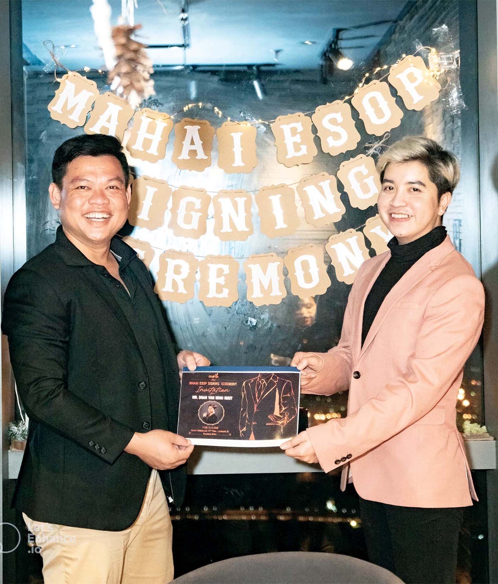 Hai sinh viên nghèo kiếm tiền tỷ nhờ bánh mì chả cá - Ảnh 1. Hai sinh viên nghèo kiếm tiền tỷ nhờ bánh mì chả cá - Ảnh 1.