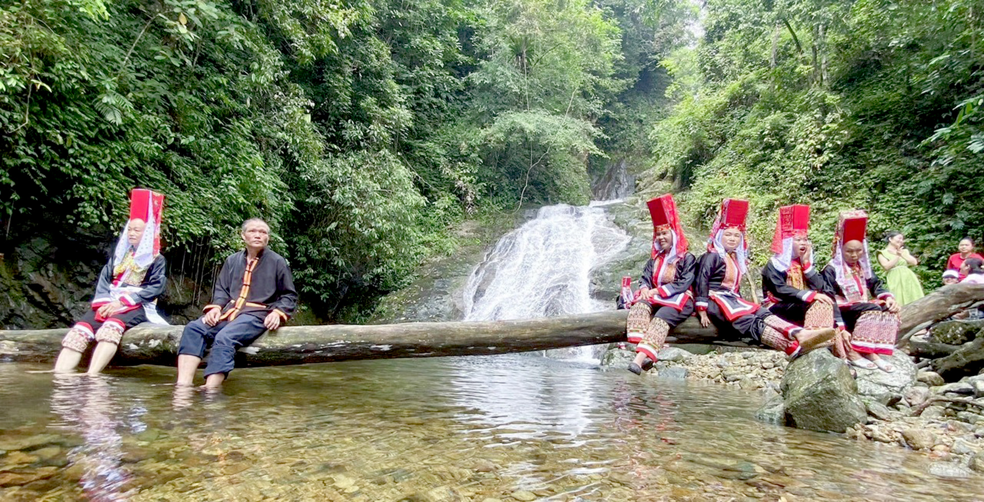 Từ ốc đảo Tầm L&agrave;ng th&agrave;nh thi&ecirc;n đường du lịch   - Ảnh 1.