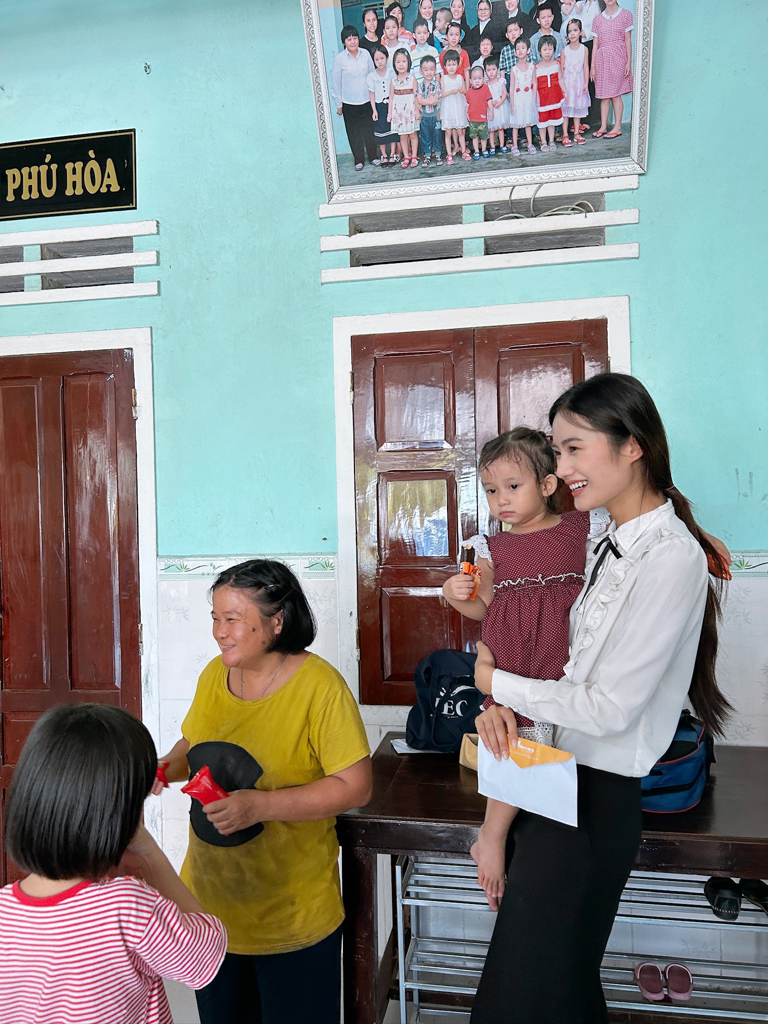 Thăm và ủng hộ Cô nhi viện Phú Hòa, Quảng Ngãi (2) Thăm và ủng hộ Cô nhi viện Phú Hòa, Quảng Ngãi (2)