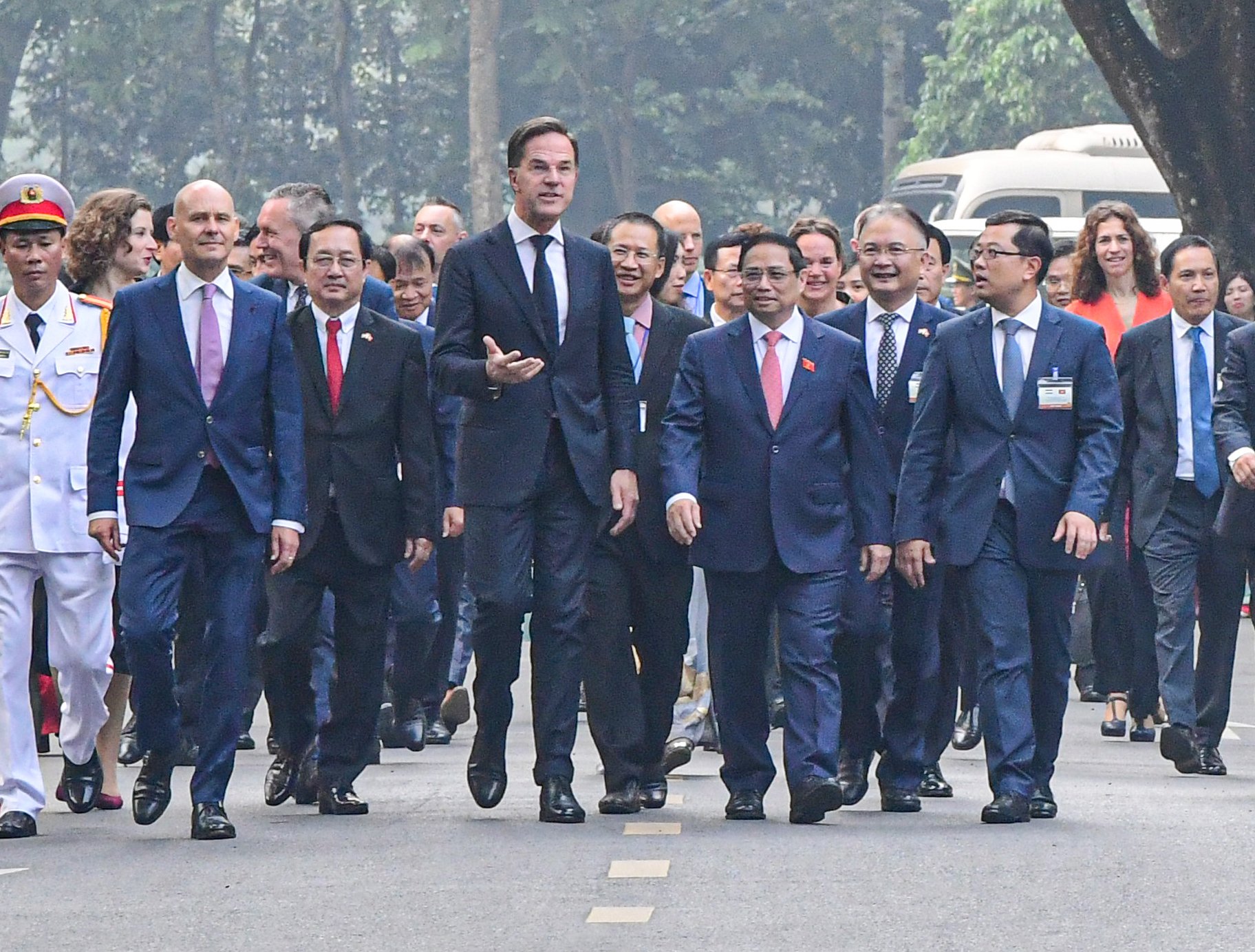 To&agrave;n cảnh lễ đ&oacute;n Thủ tướng H&agrave; Lan Mark Rutte  - Ảnh 6.