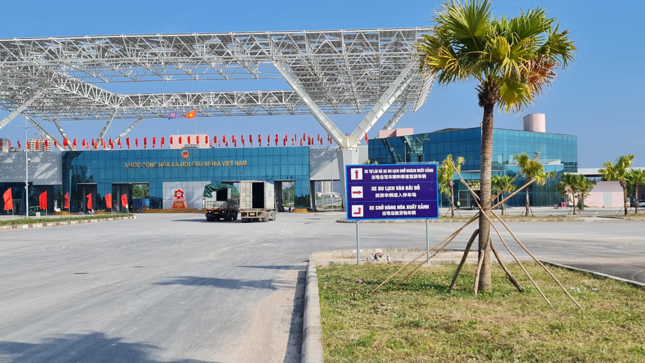 Xe du lịch tự l&aacute;i qua cửa khẩu: Hướng ph&aacute;t triển mới ở Quảng Ninh - Ảnh 5.