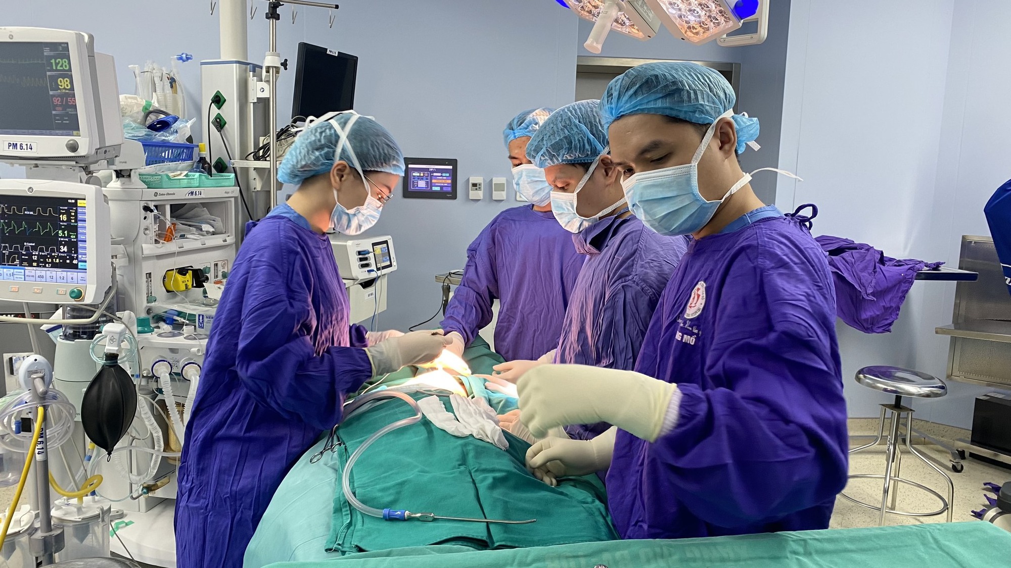 Gi&aacute; kh&aacute;m, chữa bệnh BHYT tăng khoảng 10%   - Ảnh 1.