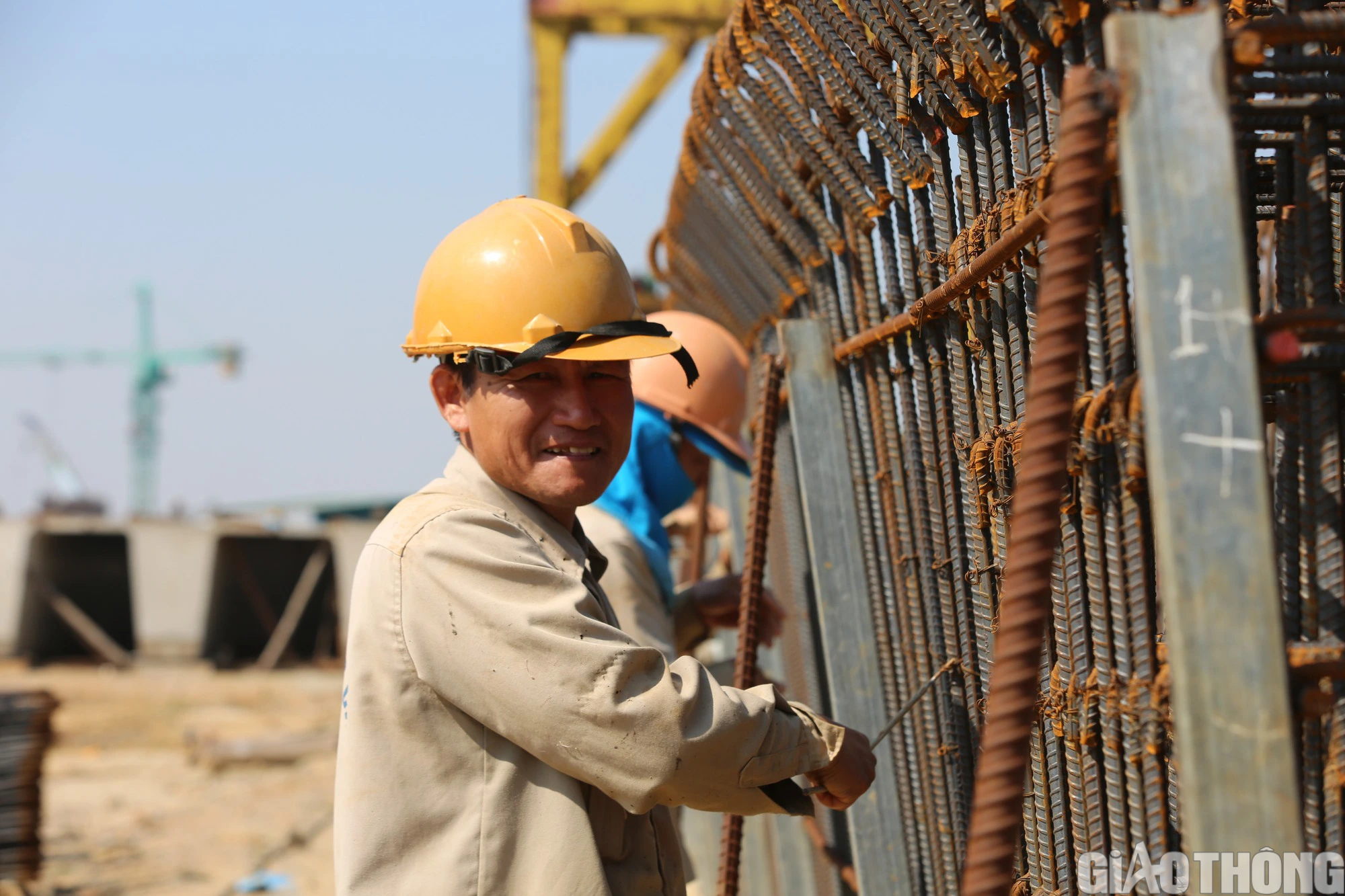 Thi công cây cầu dài nhất trên sông Mã - Ảnh 6. Thi công cây cầu dài nhất trên sông Mã - Ảnh 6.