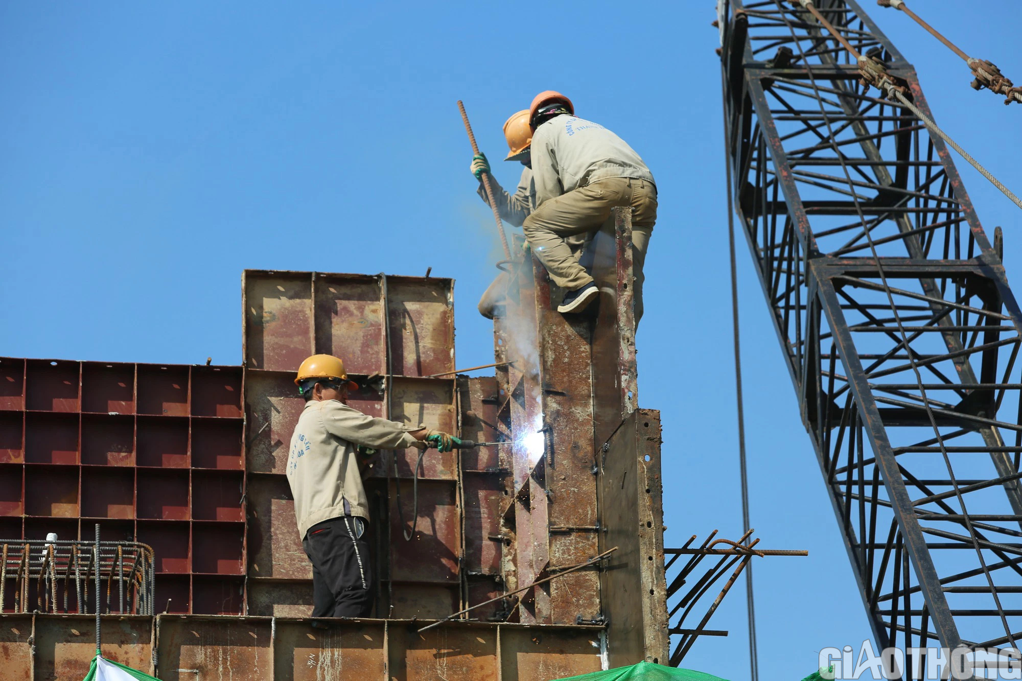 Thi công cây cầu dài nhất trên sông Mã - Ảnh 9. Thi công cây cầu dài nhất trên sông Mã - Ảnh 9.