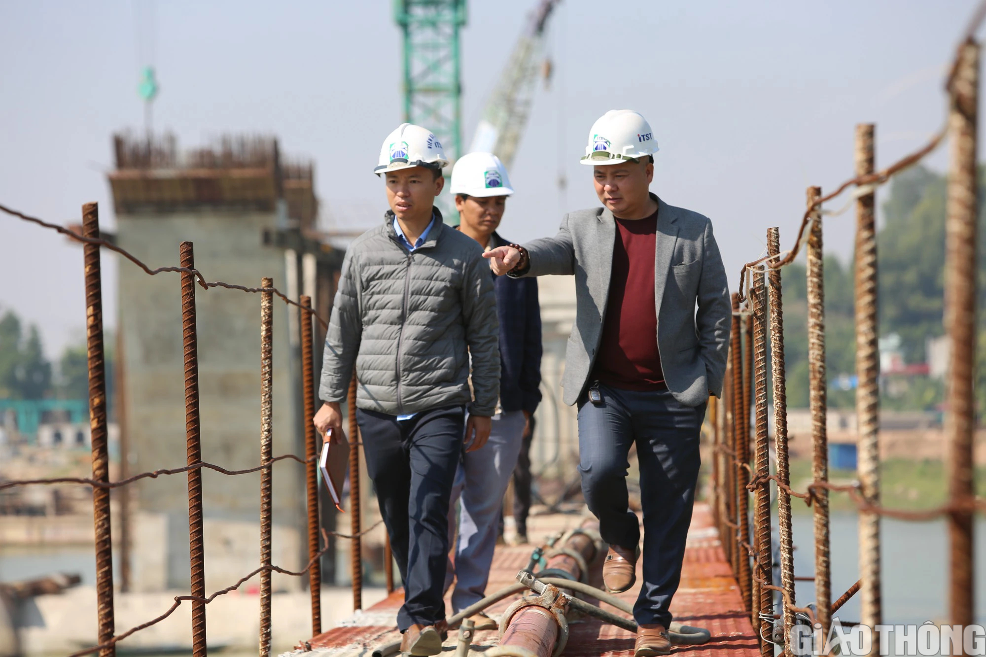 Thi công cây cầu dài nhất trên sông Mã - Ảnh 10. Thi công cây cầu dài nhất trên sông Mã - Ảnh 10.