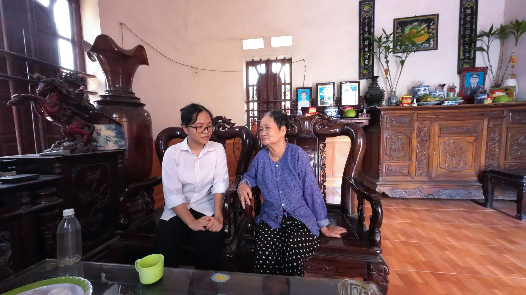 Nghị lực nữ sinh sống s&oacute;t sau tai nạn - Ảnh 1.