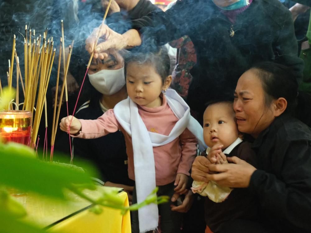 Con Đại &uacute;y c&ocirc;ng an hy sinh khi l&agrave;m nhiệm vụ được đỡ đầu đến 18 tuổi - Ảnh 1.