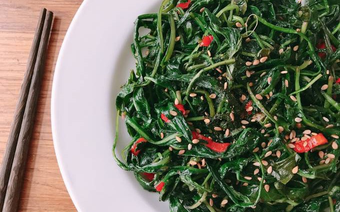 Loại rau mệnh danh 'vua giải độc' mọc đầy vườn, nấu m&oacute;n g&igrave; cũng bổ