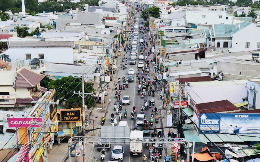 QL50 qu&aacute; tải trong khi đường song h&agrave;nh c&oacute; nguy cơ chậm do vướng mặt bằng