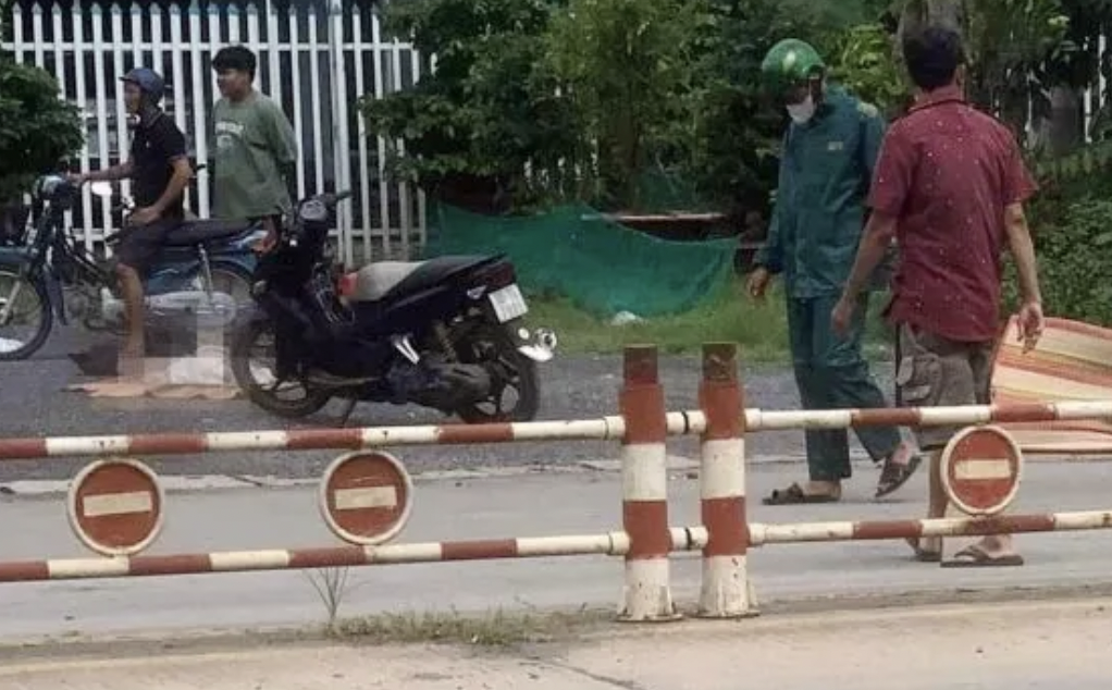 Truy tố t&agrave;i xế xe chở r&aacute;c t&ocirc;ng ch&aacute;u b&eacute; lớp một tử vong - Ảnh 1.