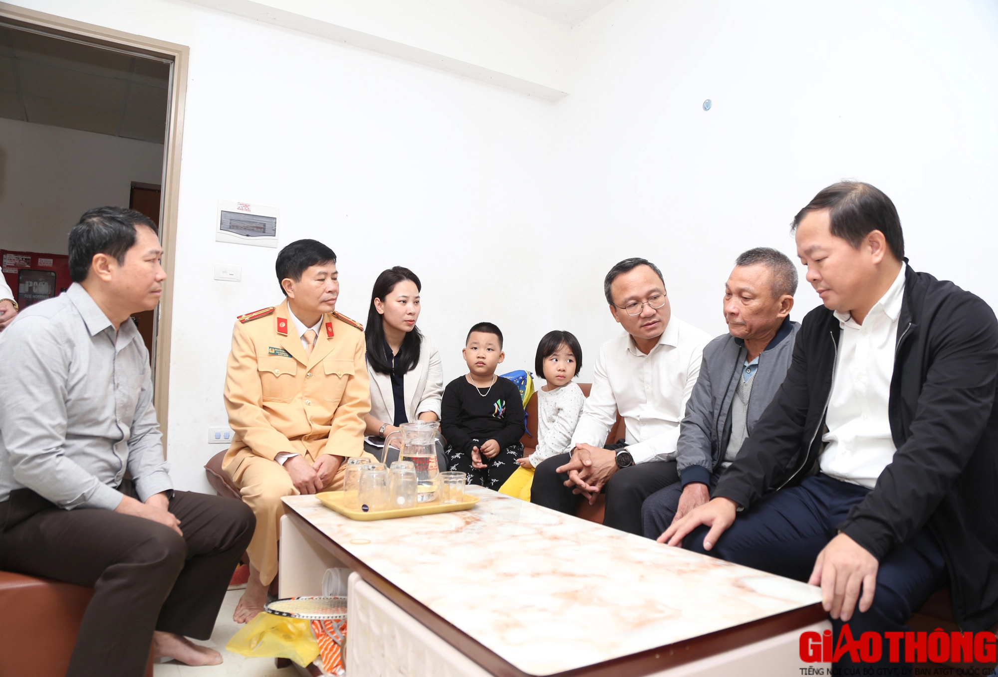 Ủy ban ATGT Quốc gia thăm hỏi gia đình các nạn nhân TNGT có hoàn cảnh khó khăn ở Nghệ An - Ảnh 1. Ủy ban ATGT Quốc gia thăm hỏi gia đình các nạn nhân TNGT có hoàn cảnh khó khăn ở Nghệ An - Ảnh 1.