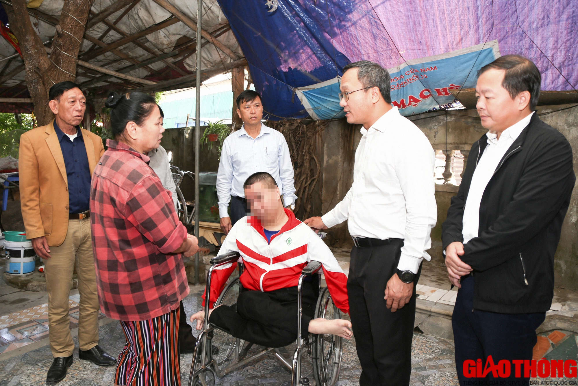Ủy ban ATGT Quốc gia thăm hỏi gia đình các nạn nhân TNGT có hoàn cảnh khó khăn ở Nghệ An - Ảnh 2. Ủy ban ATGT Quốc gia thăm hỏi gia đình các nạn nhân TNGT có hoàn cảnh khó khăn ở Nghệ An - Ảnh 2.