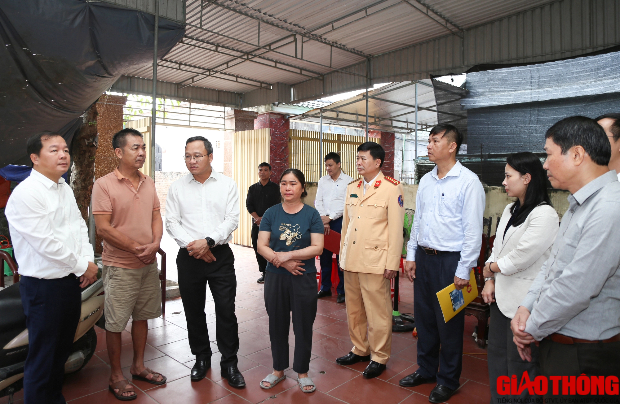 Ủy ban ATGT Quốc gia thăm hỏi gia đình các nạn nhân TNGT có hoàn cảnh khó khăn ở Nghệ An - Ảnh 3. Ủy ban ATGT Quốc gia thăm hỏi gia đình các nạn nhân TNGT có hoàn cảnh khó khăn ở Nghệ An - Ảnh 3.