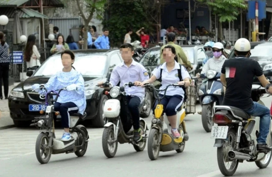Nam Định đảm bảo 100% học sinh kh&ocirc;ng điều khiển xe m&ocirc; t&ocirc;, xe gắn m&aacute;y khi chưa đủ 18 tuổi - Ảnh 1.