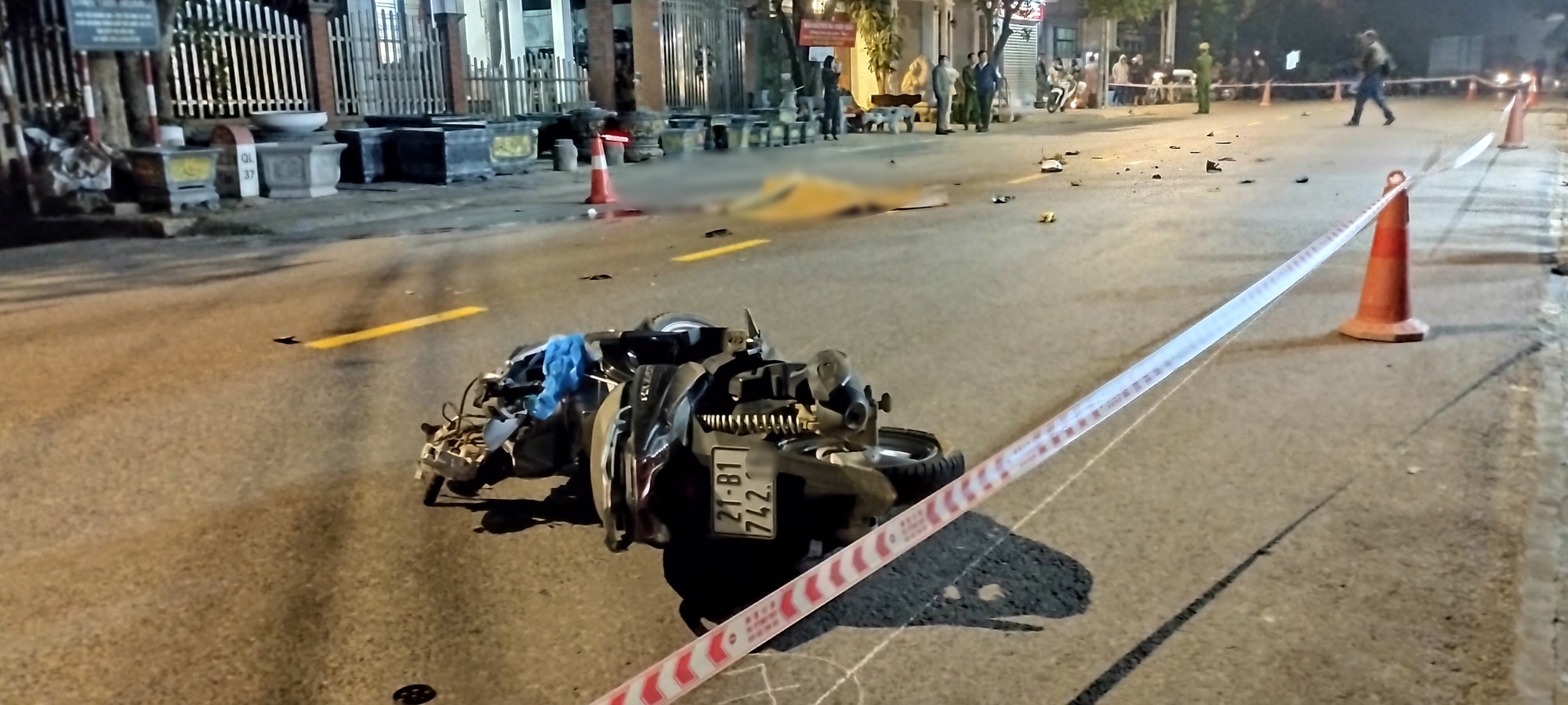 Y&ecirc;n B&aacute;i: L&aacute;i xe &ocirc; t&ocirc; g&acirc;y tai nạn bỏ chạy khiến bố tử vong, 2 con thơ nguy kịch - Ảnh 1.