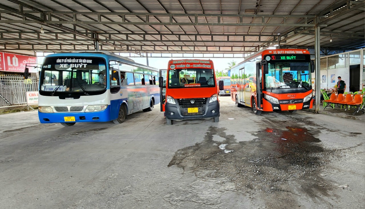 Vì đâu xe buýt Cần Thơ chất lượng tốt nhưng “ế khách’’? - Ảnh 1. Vì đâu xe buýt Cần Thơ chất lượng tốt nhưng “ế khách’’? - Ảnh 1.