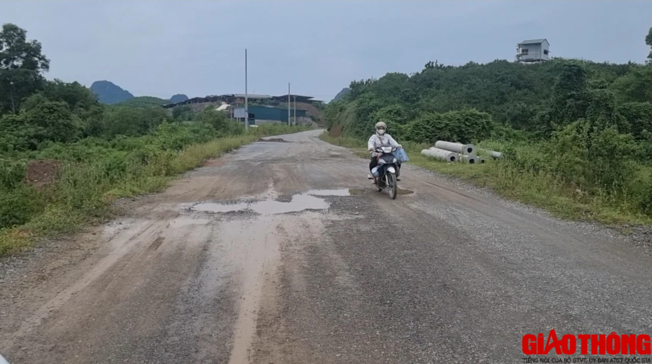Ho&agrave; B&igrave;nh: Vướng 300m đất của 7 hộ d&acirc;n, dự &aacute;n 80 tỷ chậm tiến độ - Ảnh 3.