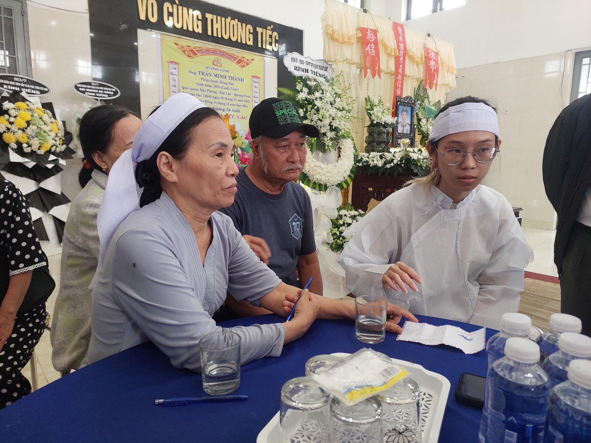 Bảo vệ tử vong khi chặn bắt 2 t&ecirc;n cướp ng&acirc;n h&agrave;ng ngh&egrave;o kh&oacute;, sống xa gia đ&igrave;nh - Ảnh 1.